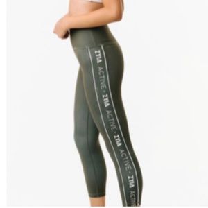 Olive Logo Stripe Light n Tight Hi Rise Capri 20” size 8/10